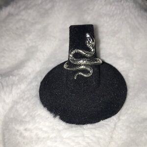 Silver toned stainless steel snake ring 🐍 SIZE 7